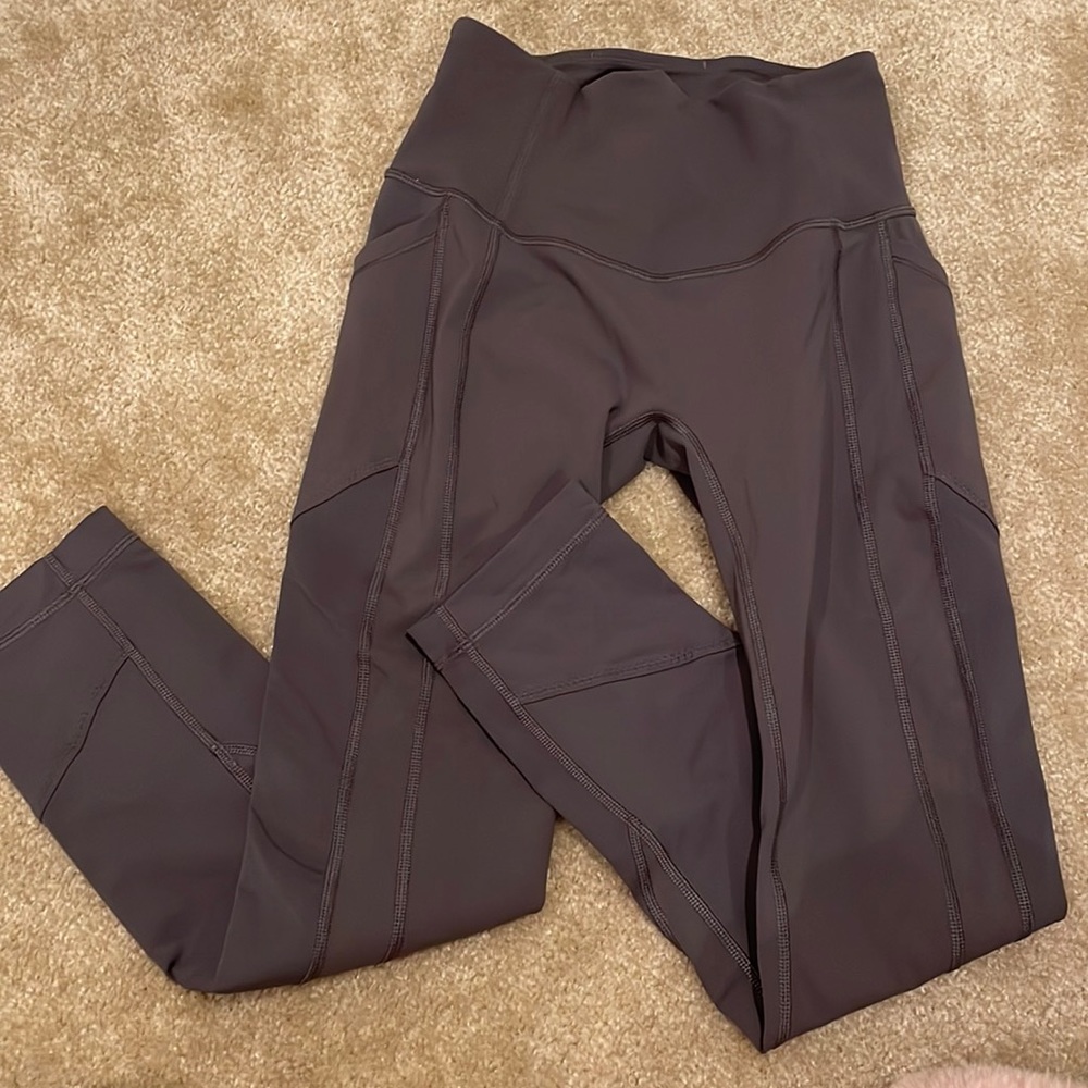 Lululemon grey leggings 25” size 4 with pockets